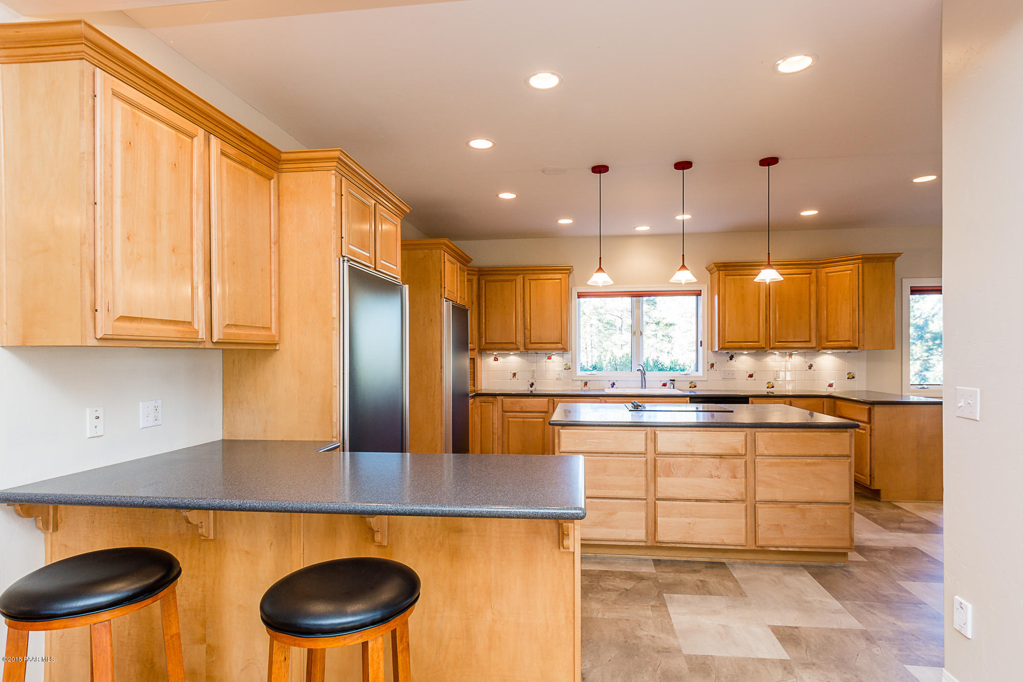 48 Rill Road Prescott, AZ 86305 - Photo 27 of 51 Kitchen with breakfast bar