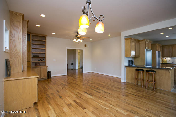 48 Rill Road Prescott, AZ 86305 - Photo 28 of 51 Family room with breakfast bar