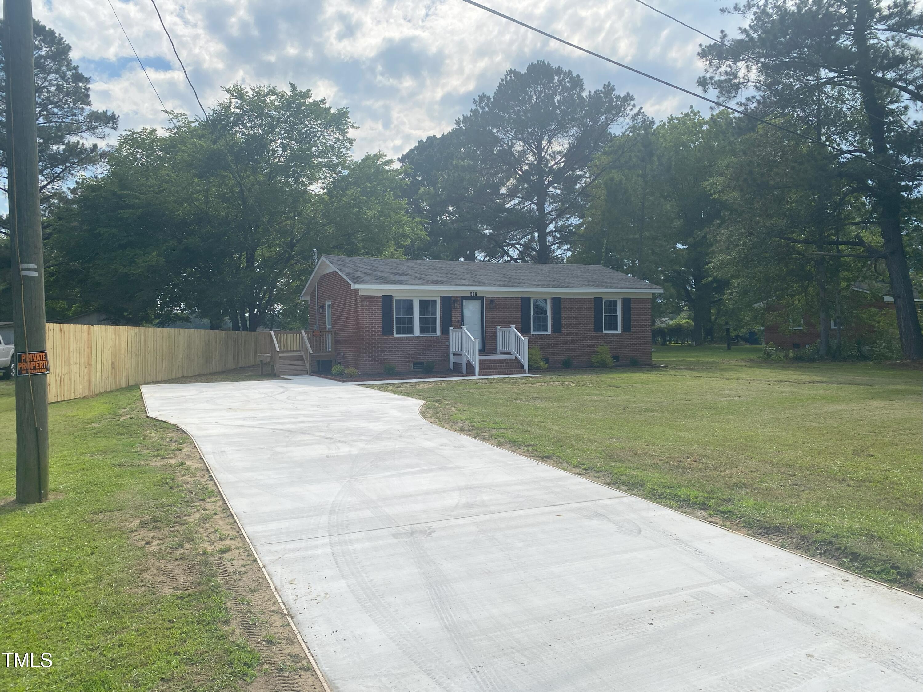 737 Folly Road Plymouth, NC 27962 - Photo 3 of 23 Driveway View 1