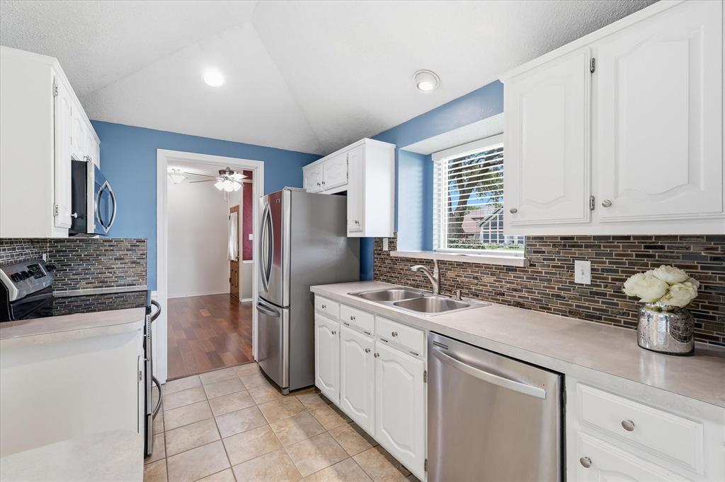 4203 Meadow Ridge Drive Carrollton, TX 75010 - Photo 14 of 32