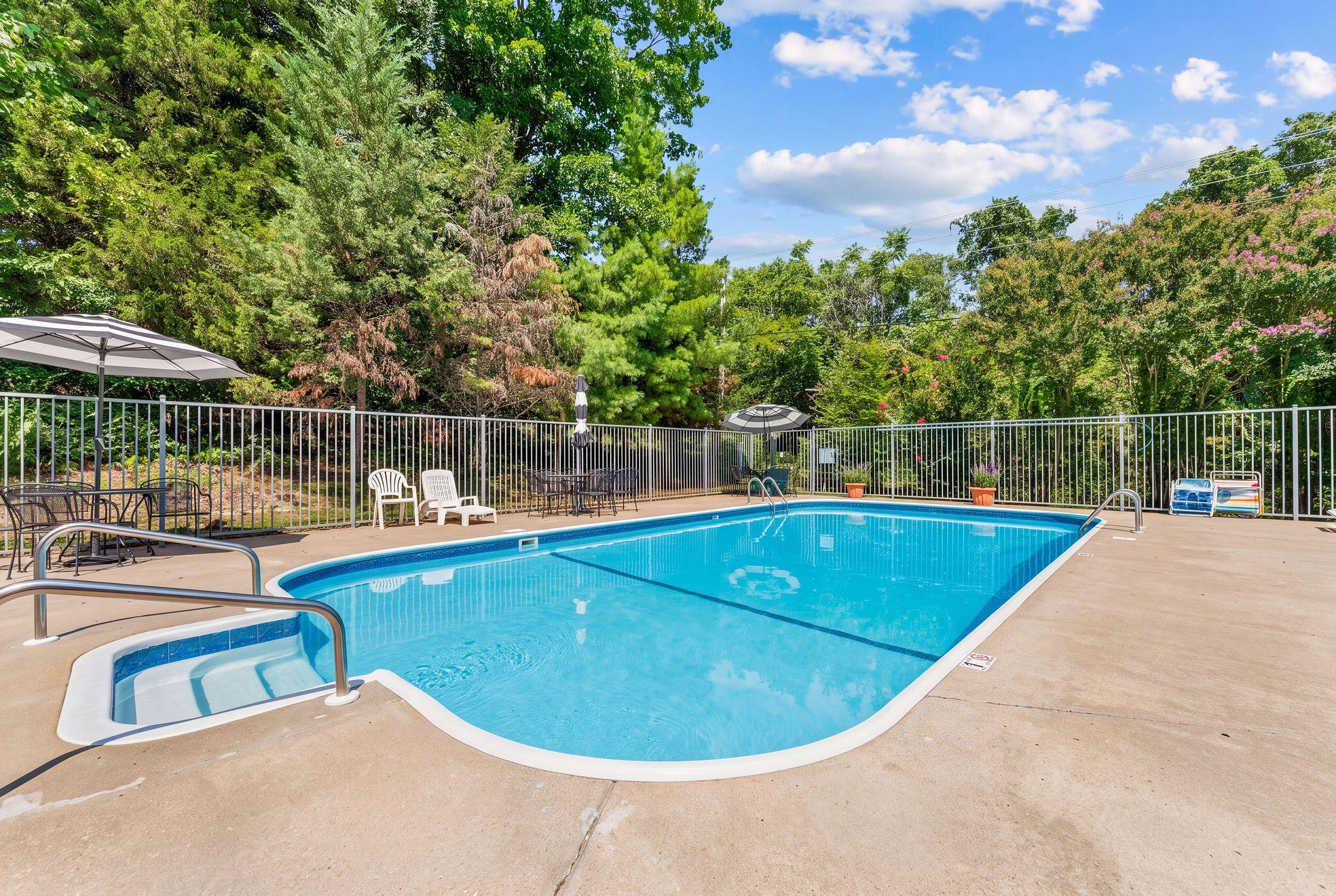 400 Loganberry Road Branson, MO 65616 - Photo 42 of 46 Community Outdoor Pool