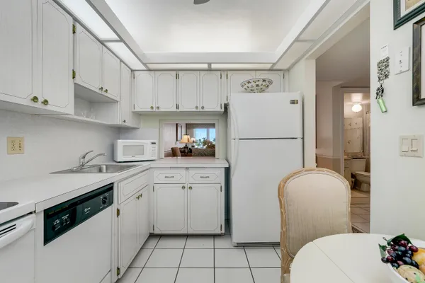 $2,300 | 20 Yacht Club Drive, Unit 312, North Palm Beach, FL 33408