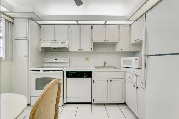 $2,300 | 20 Yacht Club Drive, Unit 312, North Palm Beach, FL 33408