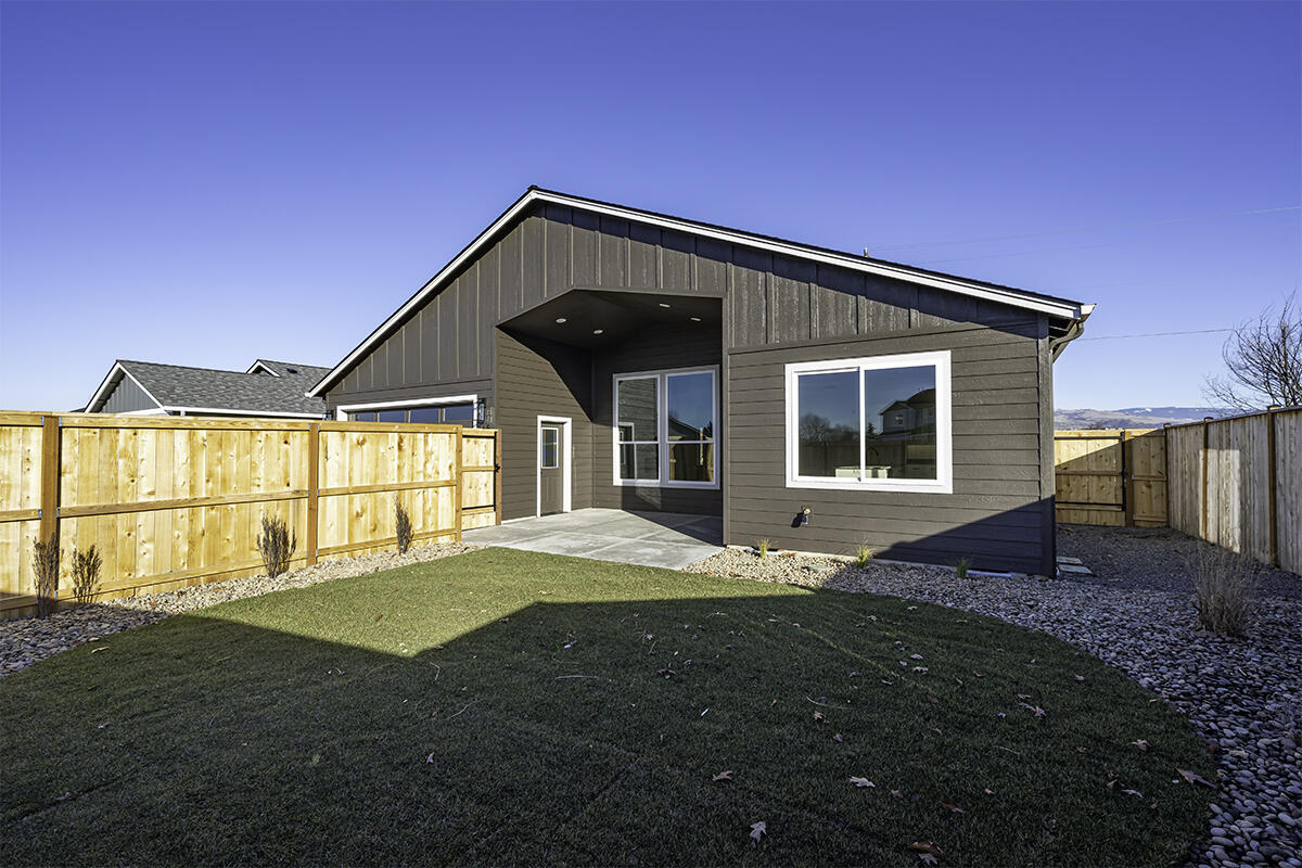 165 Suncrest Road Talent, OR 97540 - Photo 3 of 30 DSC00934-HDR-Edit