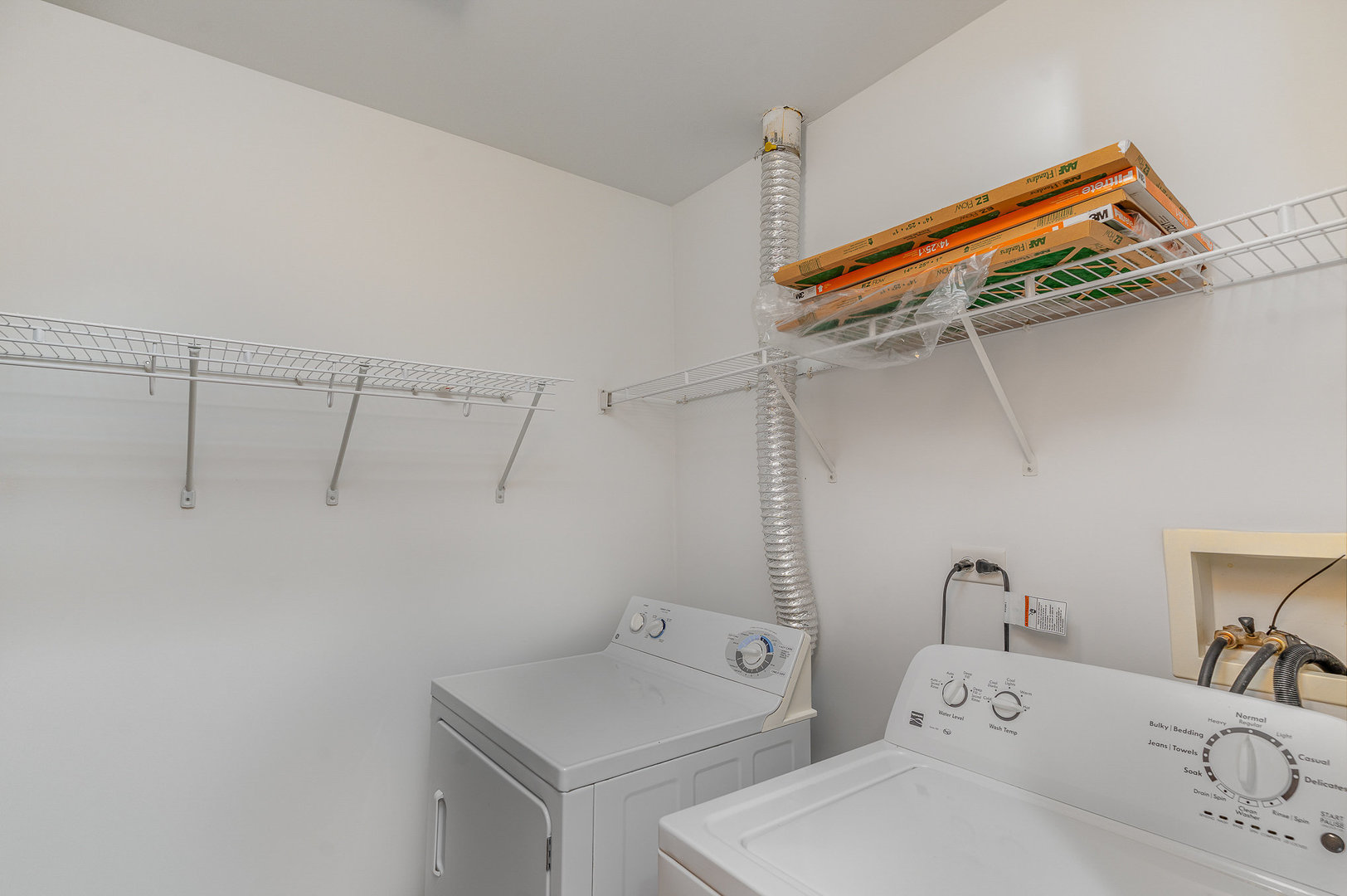 2255 Georgetown Circle Aurora, IL 60503 - Photo 9 of 14 a bathroom with a sink and a shower