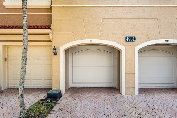 $449,000 | 4931 Bonsai Circle, Unit 201, Palm Beach Gardens, FL 33418