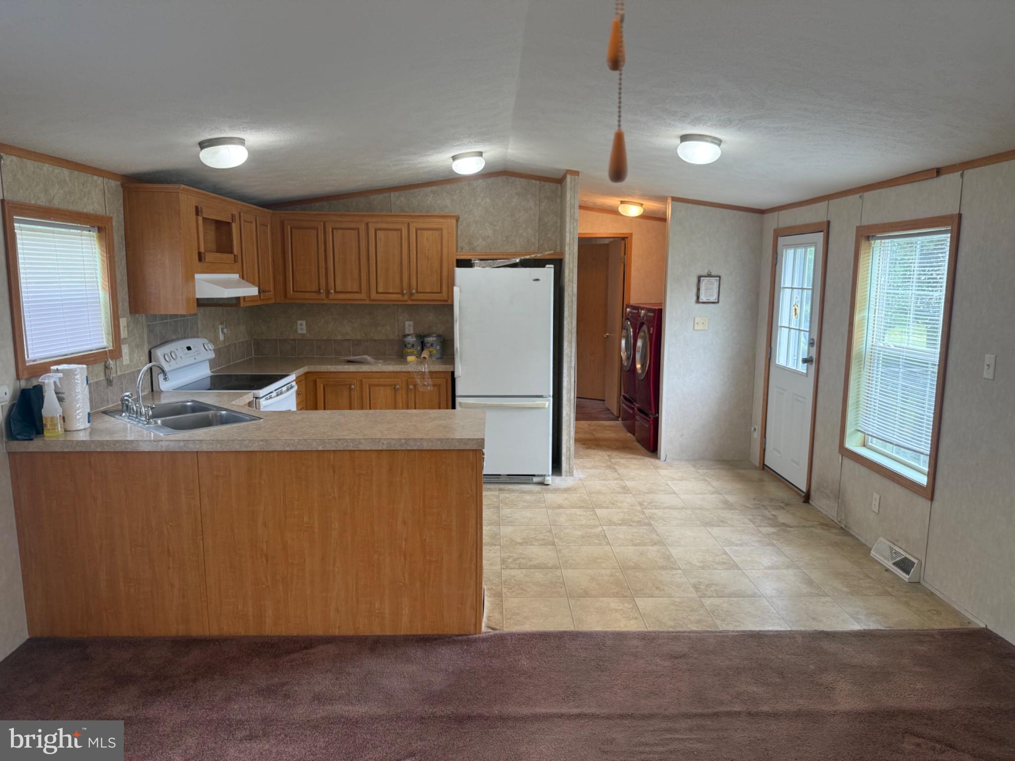 5 Revolutionary Road Mount Bethel, PA 18343 - Photo 8 of 28 Cozy kitchen with natural light.