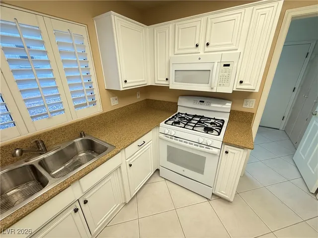 $2,200 | 8505 Gull Drive, Las Vegas, NV 89134