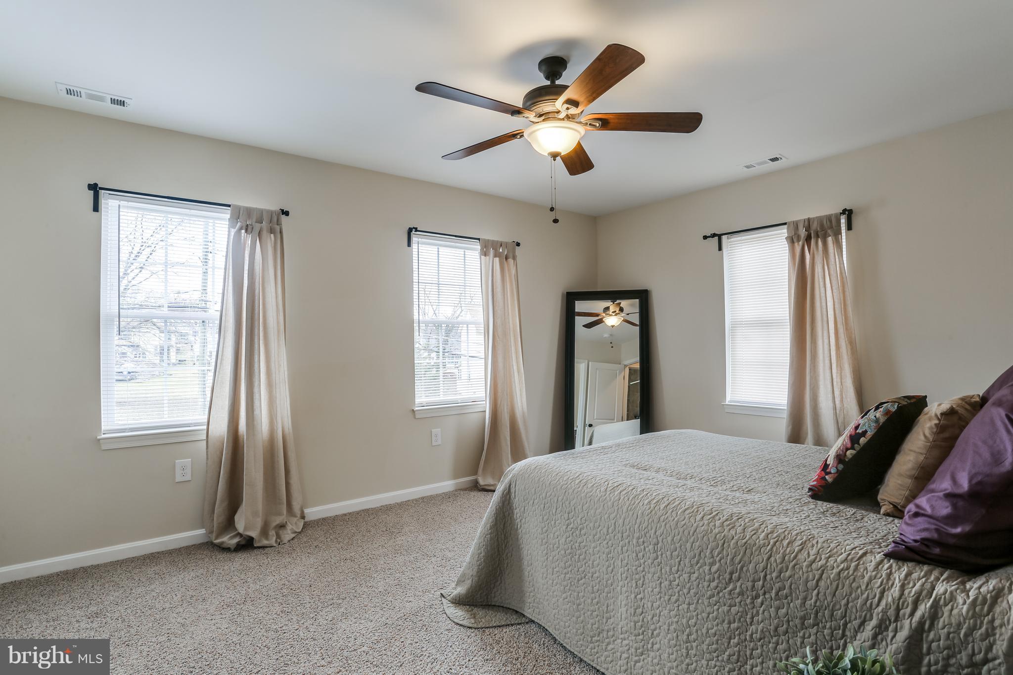 7907 Underhill Road Baltimore, MD 21237 - Photo 20 of 27 a bedroom with a large bed and a window