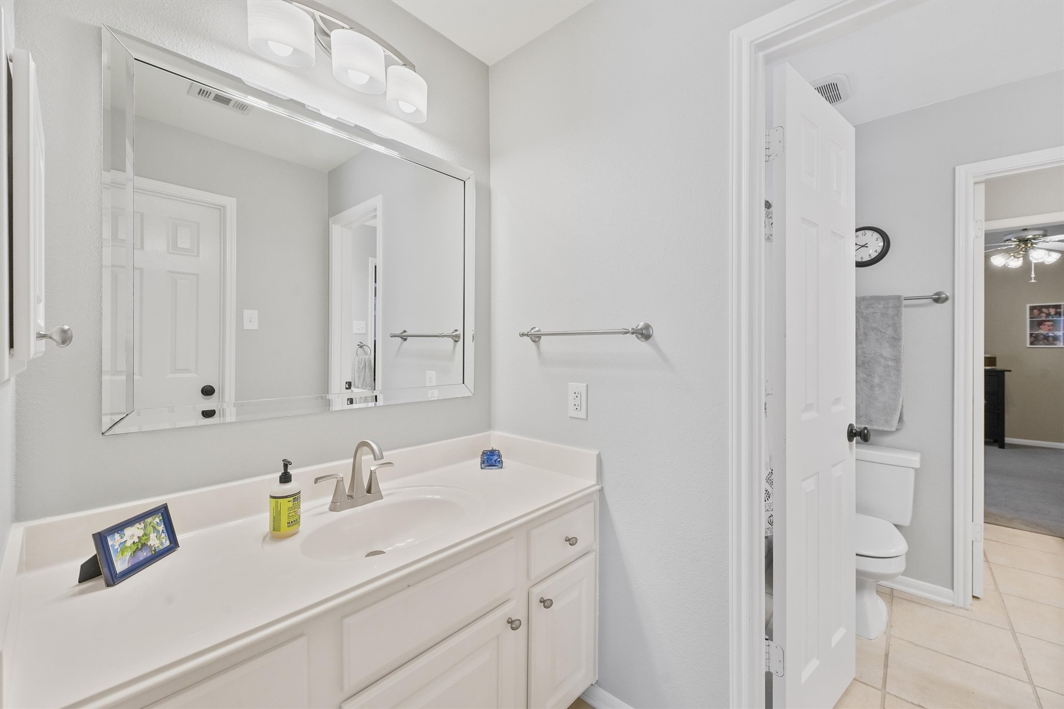 3006 Rothbury Drive Pearland, TX 77584 - Photo 18 of 28 a view of bathroom with dual sinks