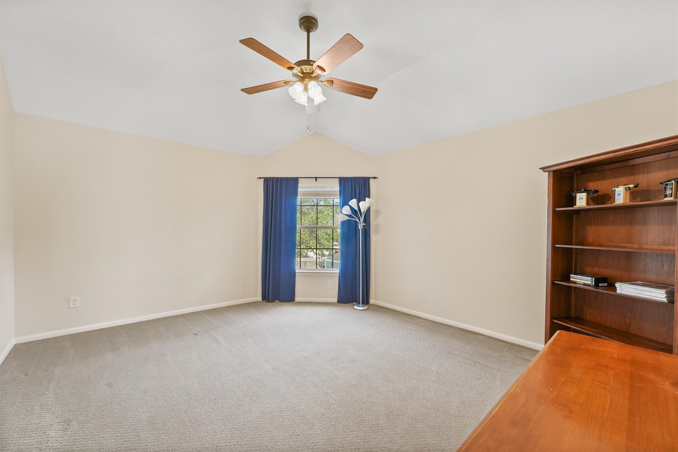 3006 Rothbury Drive Pearland, TX 77584 - Photo 22 of 28 an empty room with closet