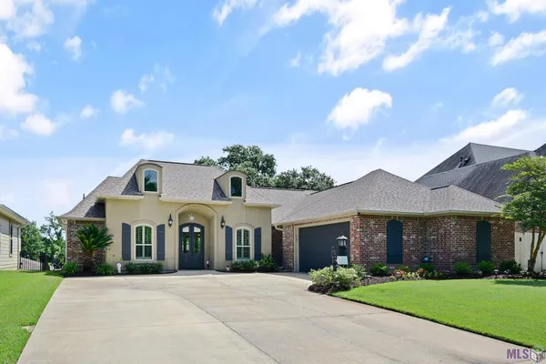 $2,700 | 12066 River Highlands Drive, St. Amant, LA 70774