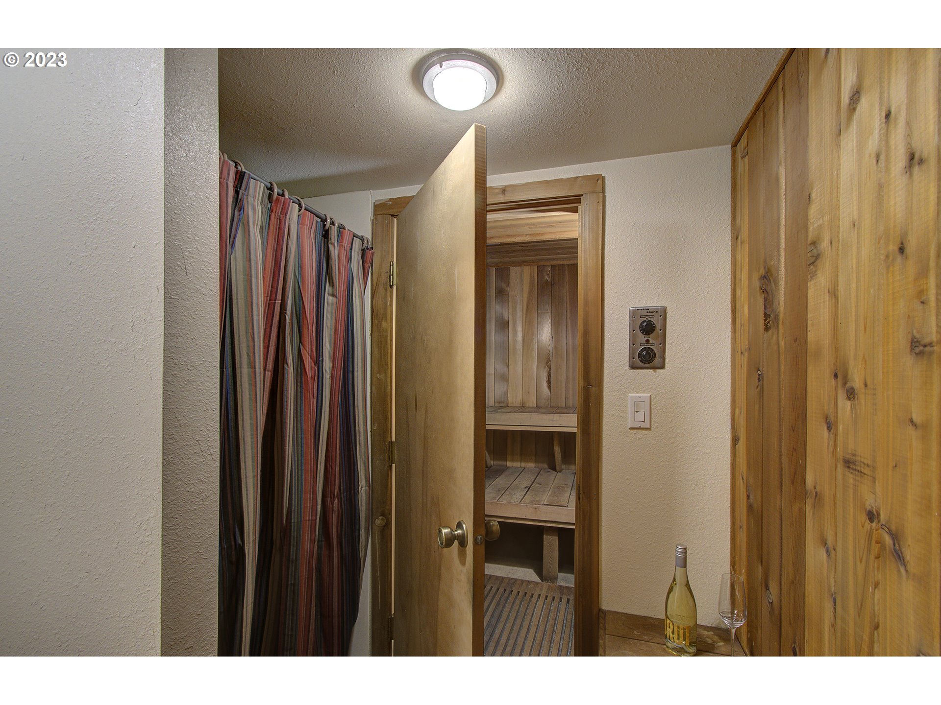 13025 Northeast Prairie Road Brush Prairie, WA 98606 - Photo 32 of 47 a view of a elevator and an entryway