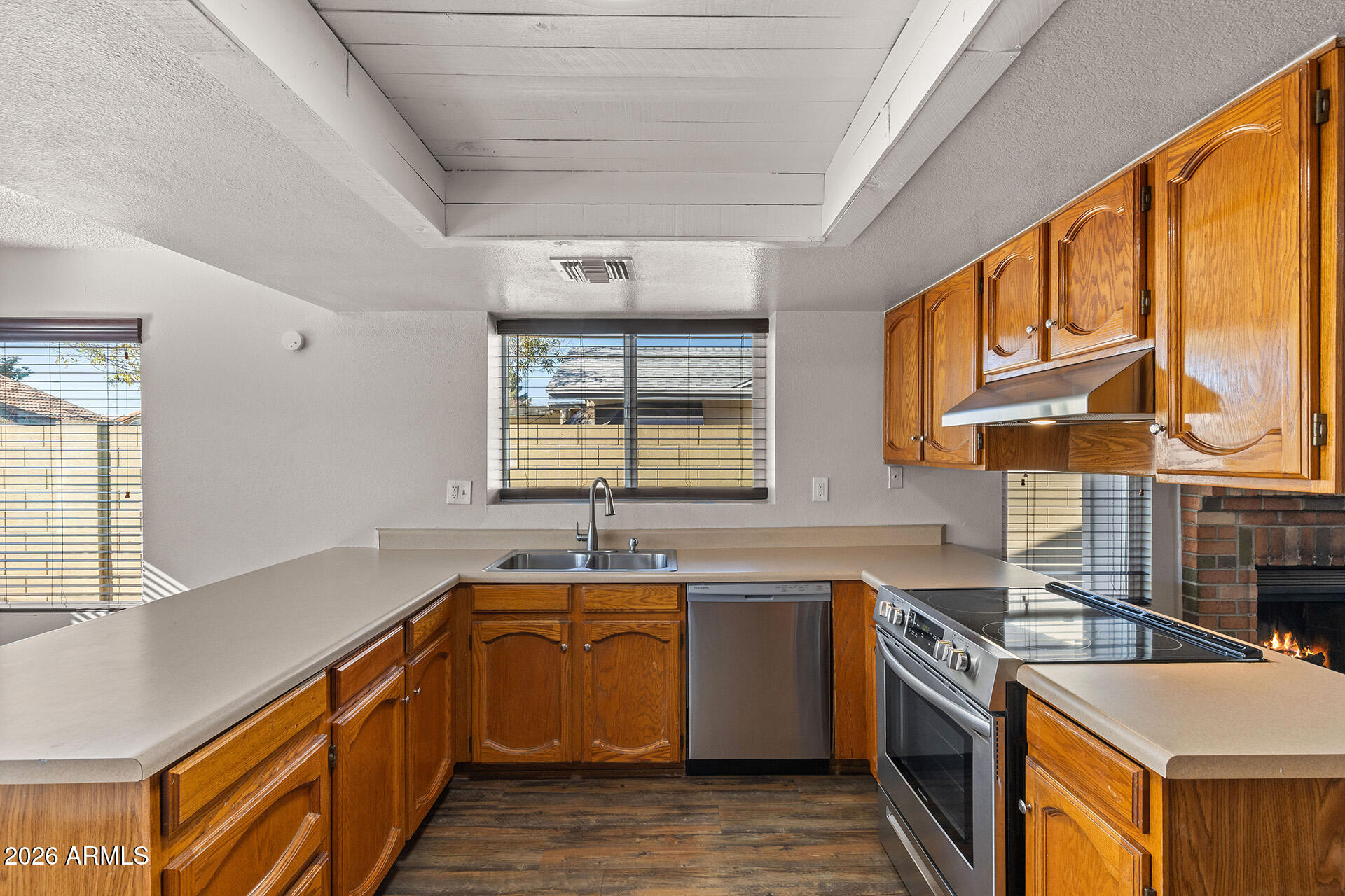 7267 West Charter Oak Road Peoria, AZ 85381 - Photo 5 of 48 19