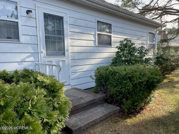 $270,000 | 154 Davenport Road, Toms River, NJ 08757