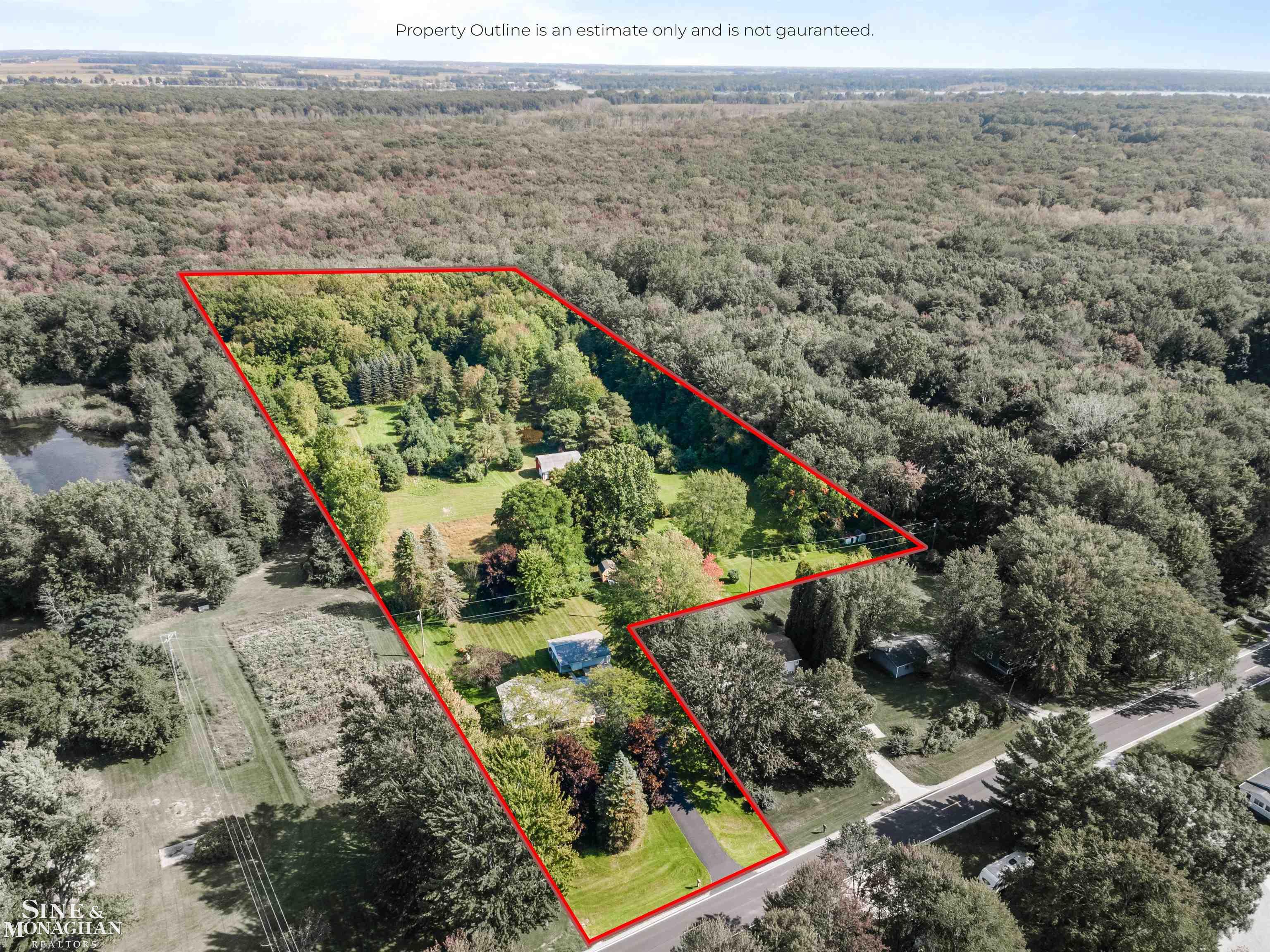 8591 Marsh Road Algonac, MI 48001 - Photo 5 of 40 50141024-0e76b223-9c36-4e71-bc5a-f5bc9f9fb4dc.JPG
