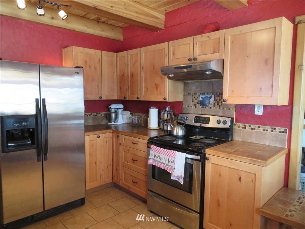 162 Klondike Road Republic, WA 99166 - Photo 3 of 25