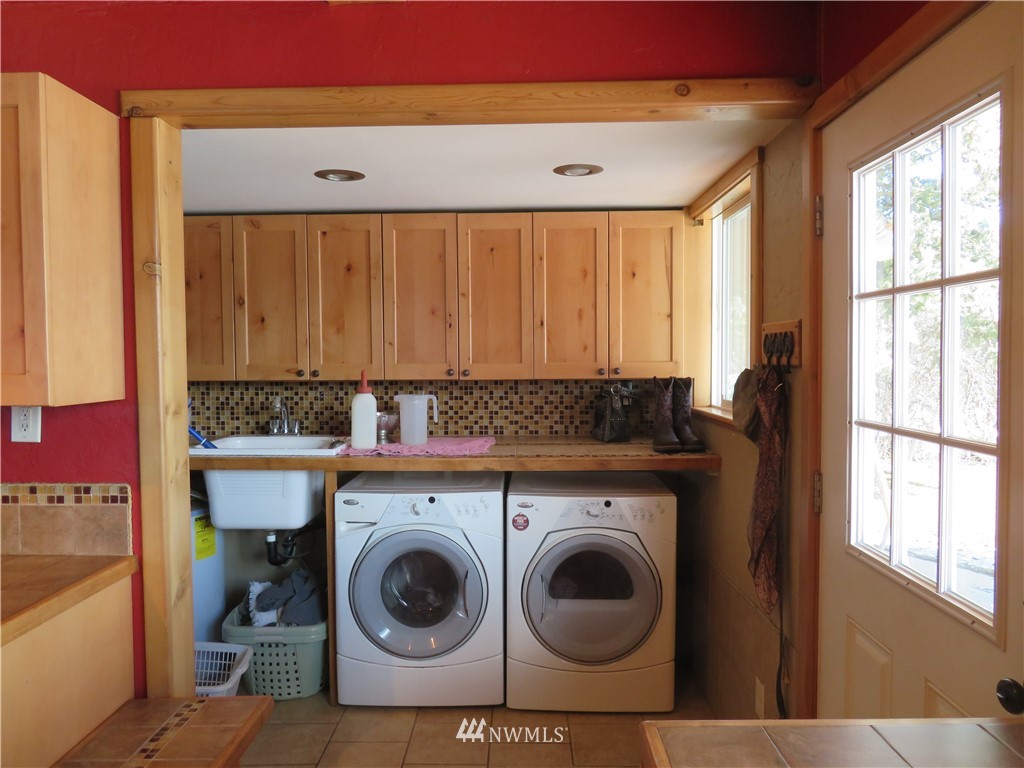 162 Klondike Road Republic, WA 99166 - Photo 5 of 25