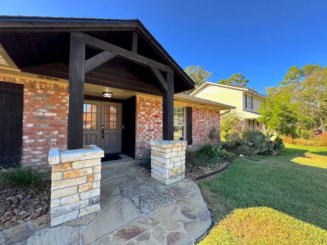 $2,750 | 114 Elmwood Street, Huntsville, TX 77320