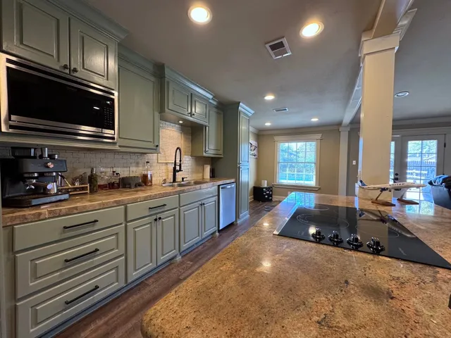 $2,750 | 114 Elmwood Street, Huntsville, TX 77320