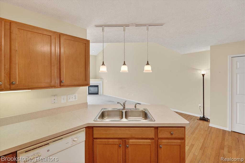 986 Spirea, Unit 44 Howell, MI 48843 - Photo 16 of 49