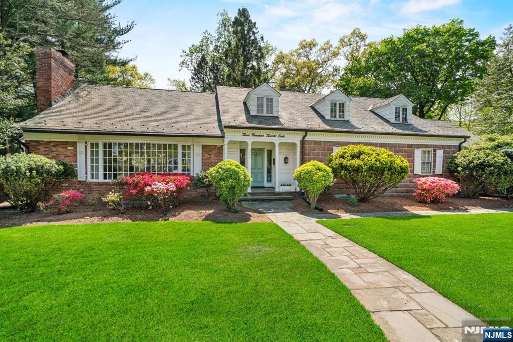 328 West Ridgewood Avenue Ridgewood, NJ 07450 - Photo 2 of 49