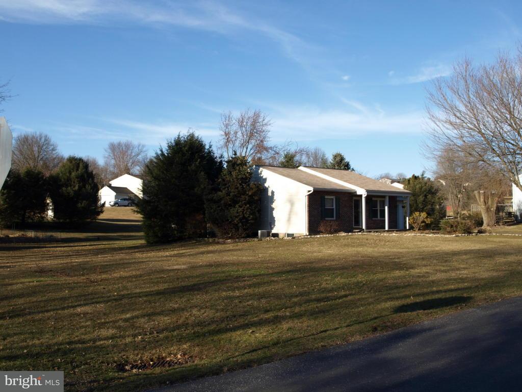 152 Nicholas Road Lancaster, PA 17603 - Photo 2 of 22