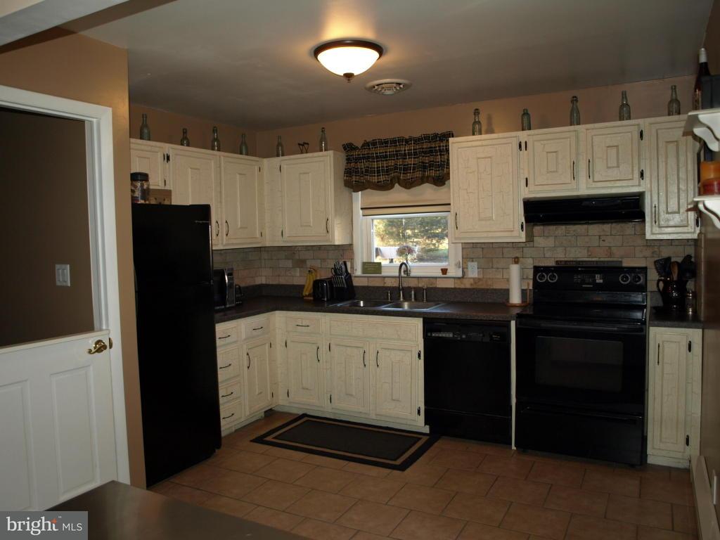 152 Nicholas Road Lancaster, PA 17603 - Photo 11 of 22