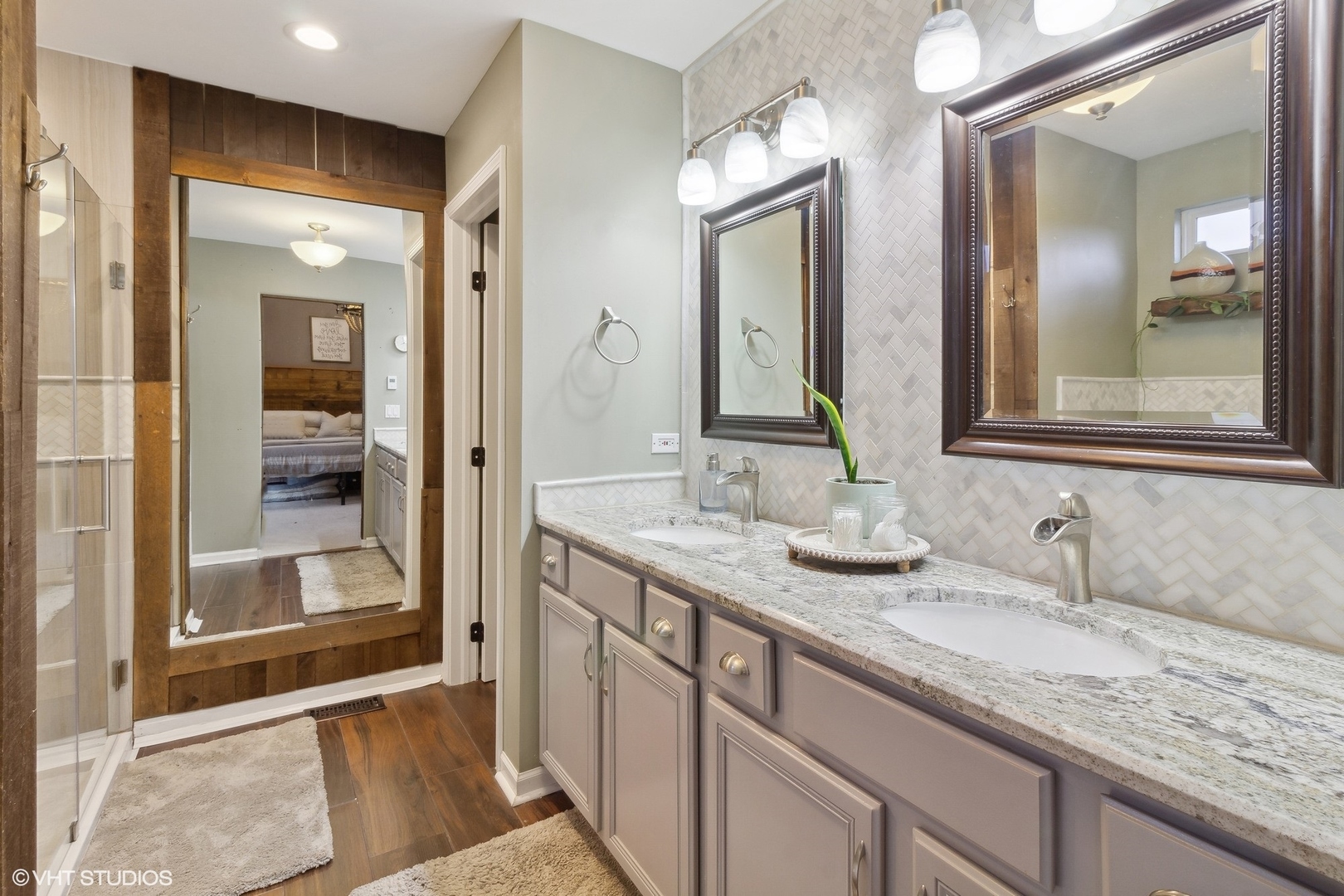 1004 Vineyard Lane Aurora, IL 60502 - Photo 11 of 24 a bathroom with double sink and two mirror