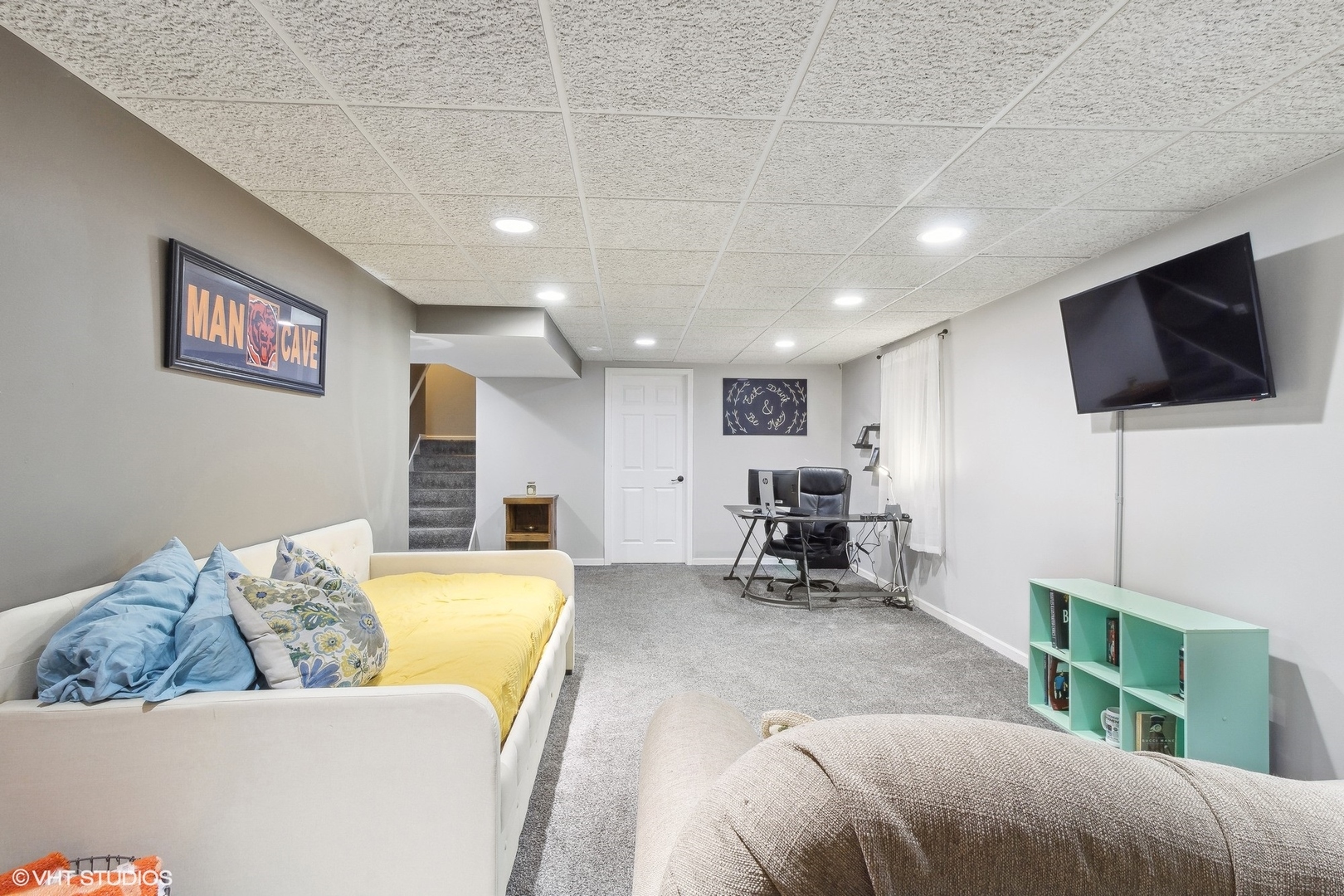 1004 Vineyard Lane Aurora, IL 60502 - Photo 18 of 24 a living room with furniture and a flat screen tv