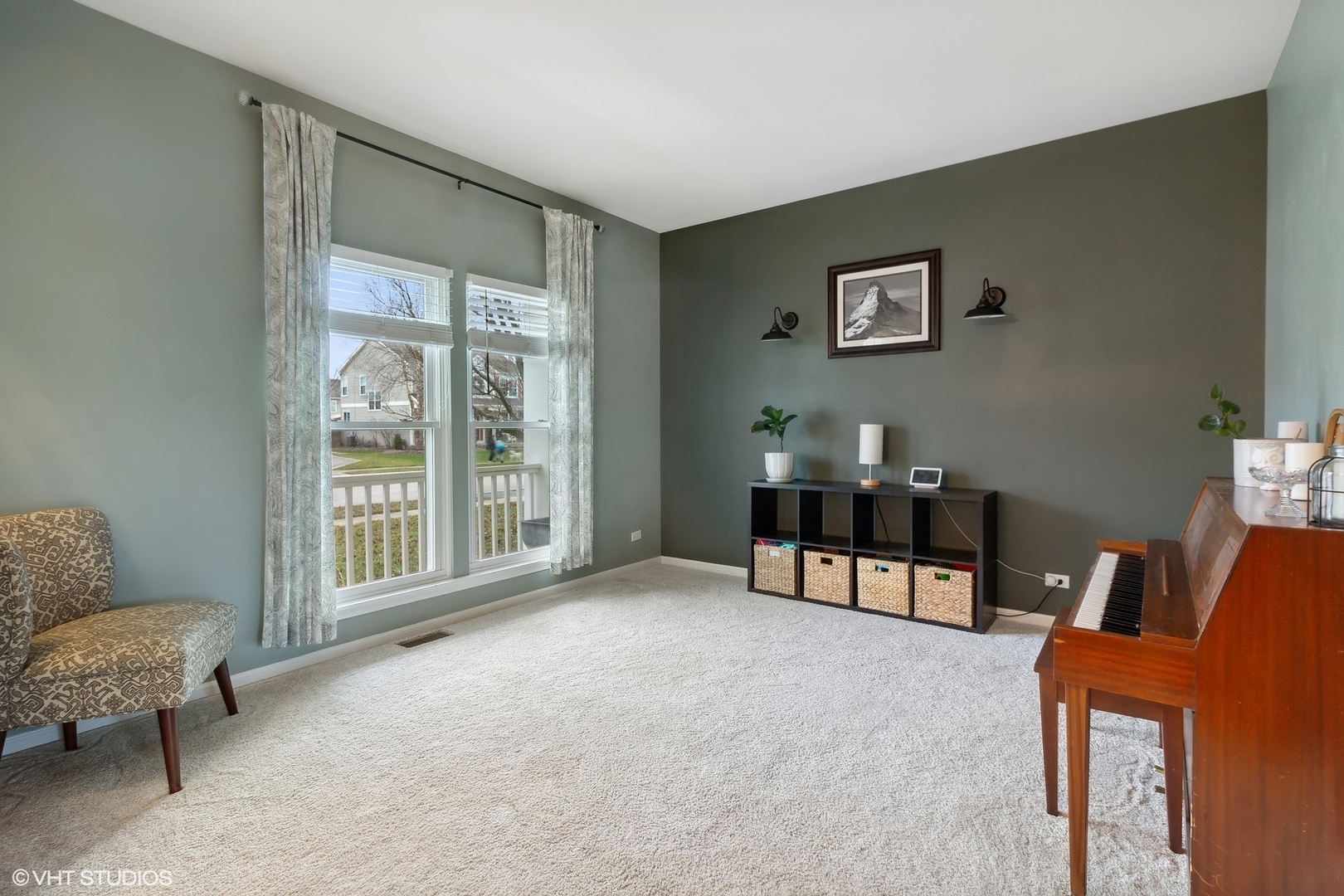 1004 Vineyard Lane Aurora, IL 60502 - Photo 3 of 24 a living room with furniture and a window