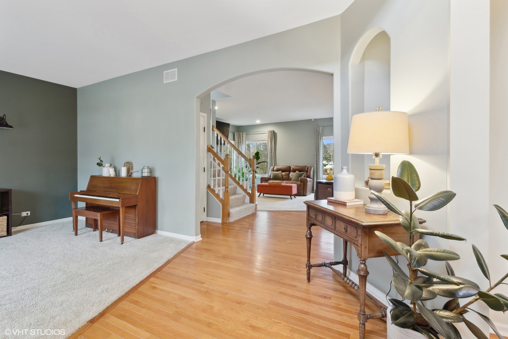 1004 Vineyard Lane Aurora, IL 60502 - Photo 4 of 24 a living room with furniture and a piano
