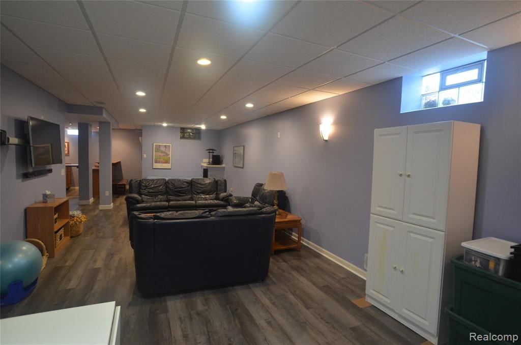 1649 Millbrook Road Canton, MI 48188 - Photo 32 of 44