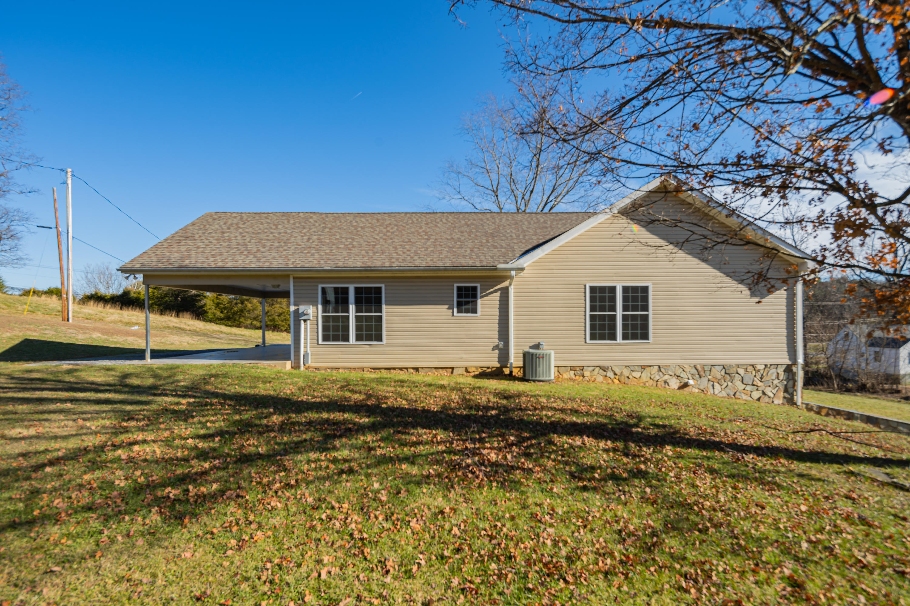 6627 Roanoke Road Fincastle, VA 24090 - Photo 18 of 22 Attached carport