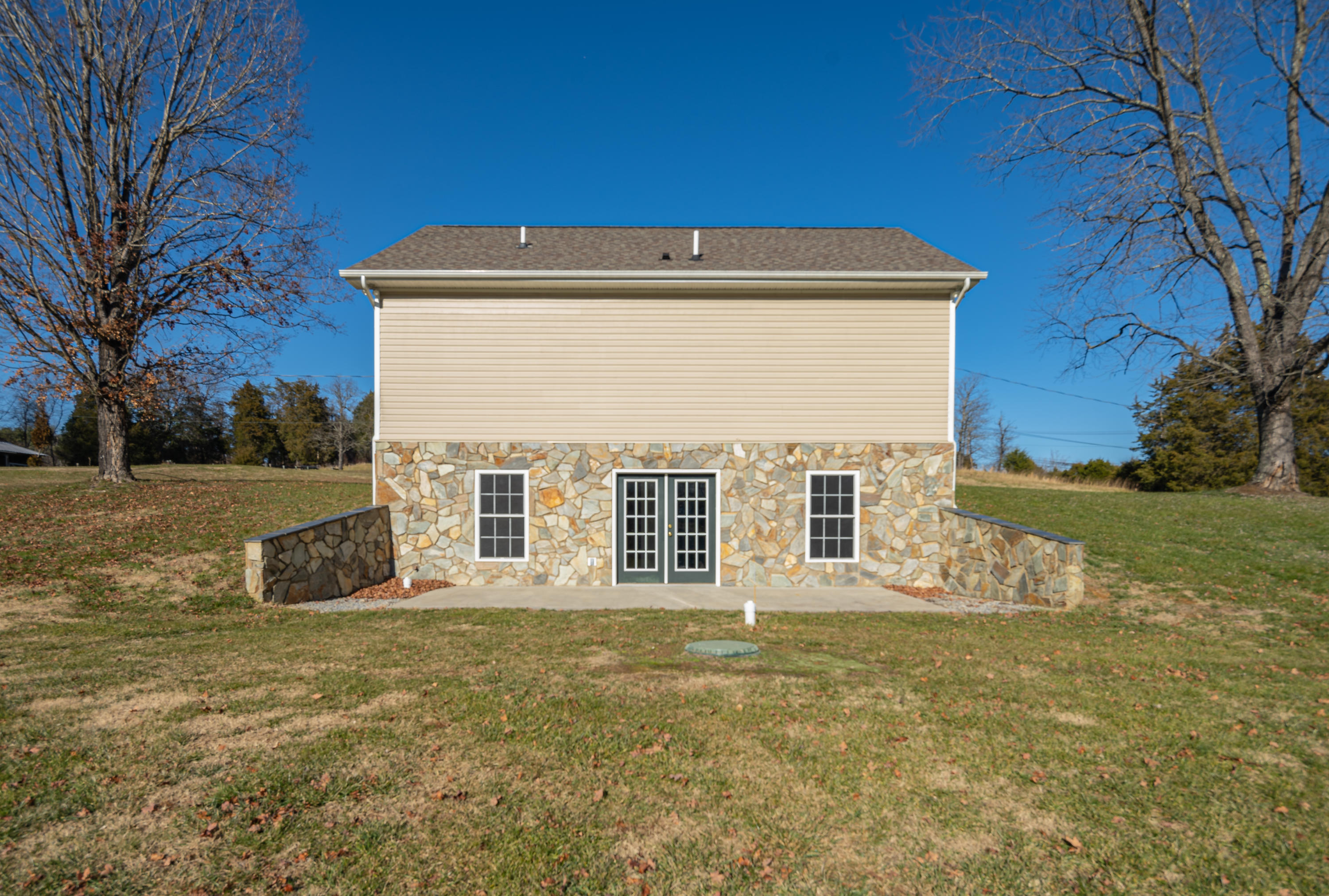 6627 Roanoke Road Fincastle, VA 24090 - Photo 20 of 22 Patio