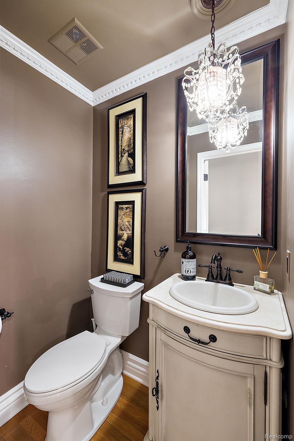 2725 Broadmoor Drive Rochester, MI 48309 - Photo 21 of 60 Powder Room
