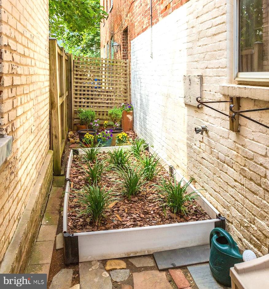 117 E Street Southeast, Unit 102 Washington, DC 20003 - Photo 20 of 27