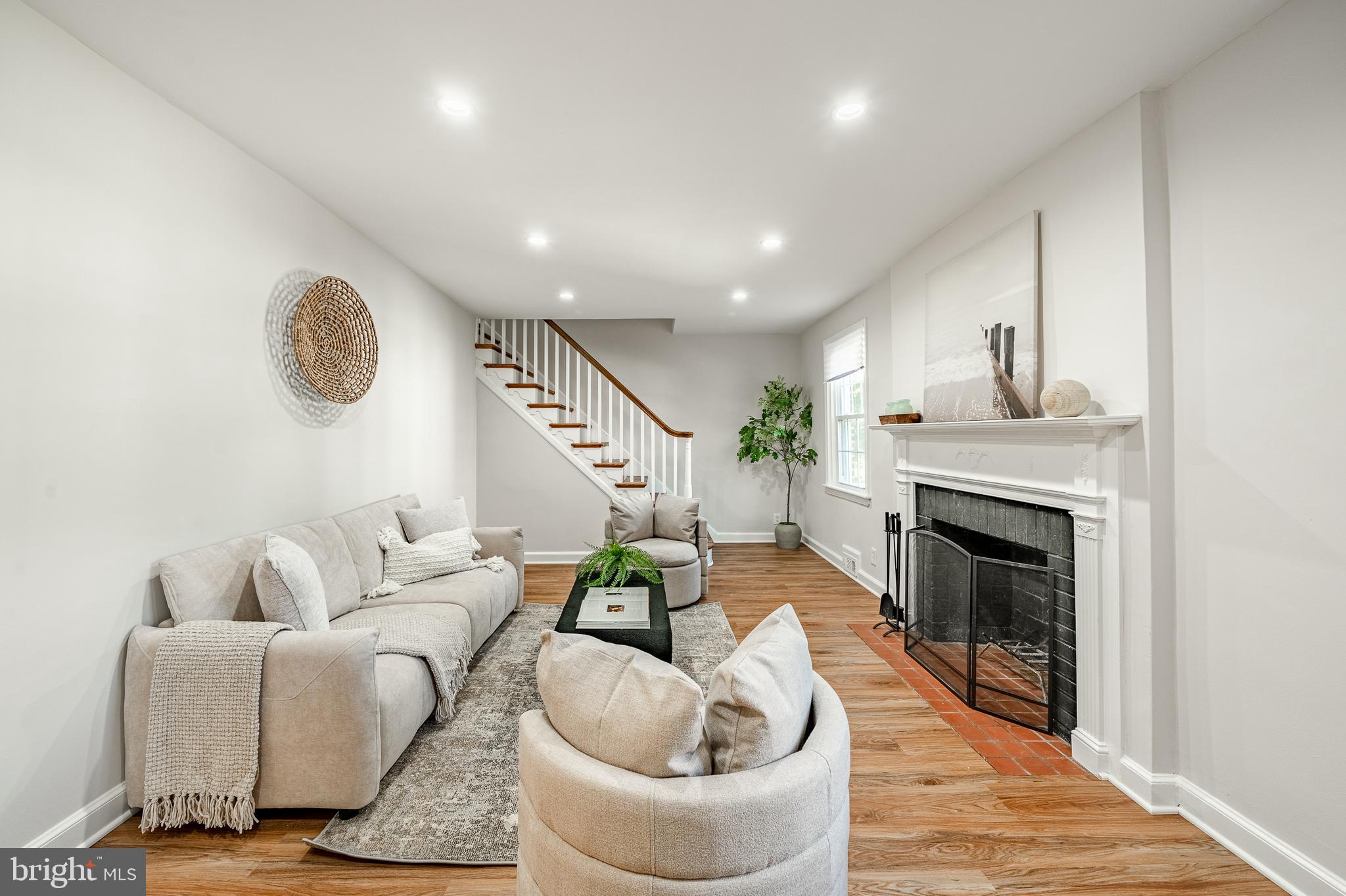 829 Pleasant Hill Road Wallingford, PA 19086 - Photo 3 of 47