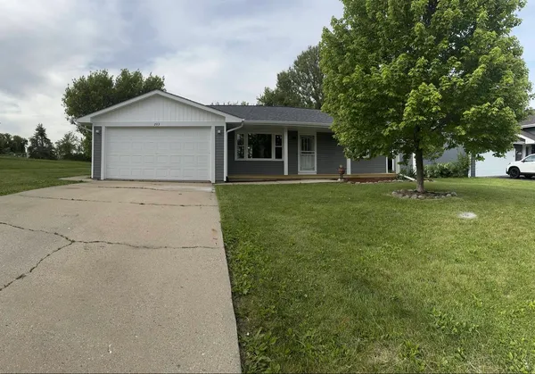 $1,700 | 203 Tamarack Hollow Street Southwest, Poplar Grove, IL 61065