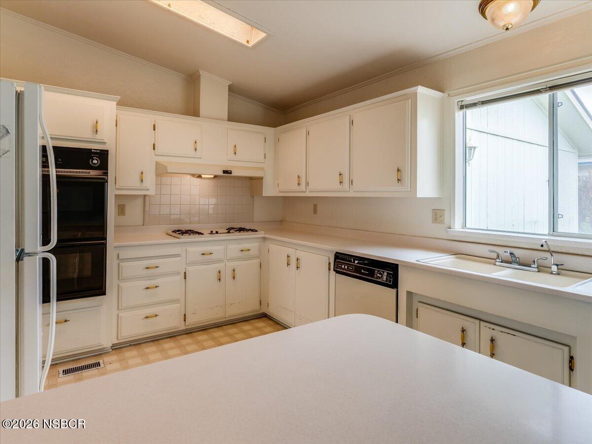 926 Vista Del Rio Santa Maria, CA 93458 - Photo 11 of 24 15-926-Vista-Del-Rio-Kitchen-5
