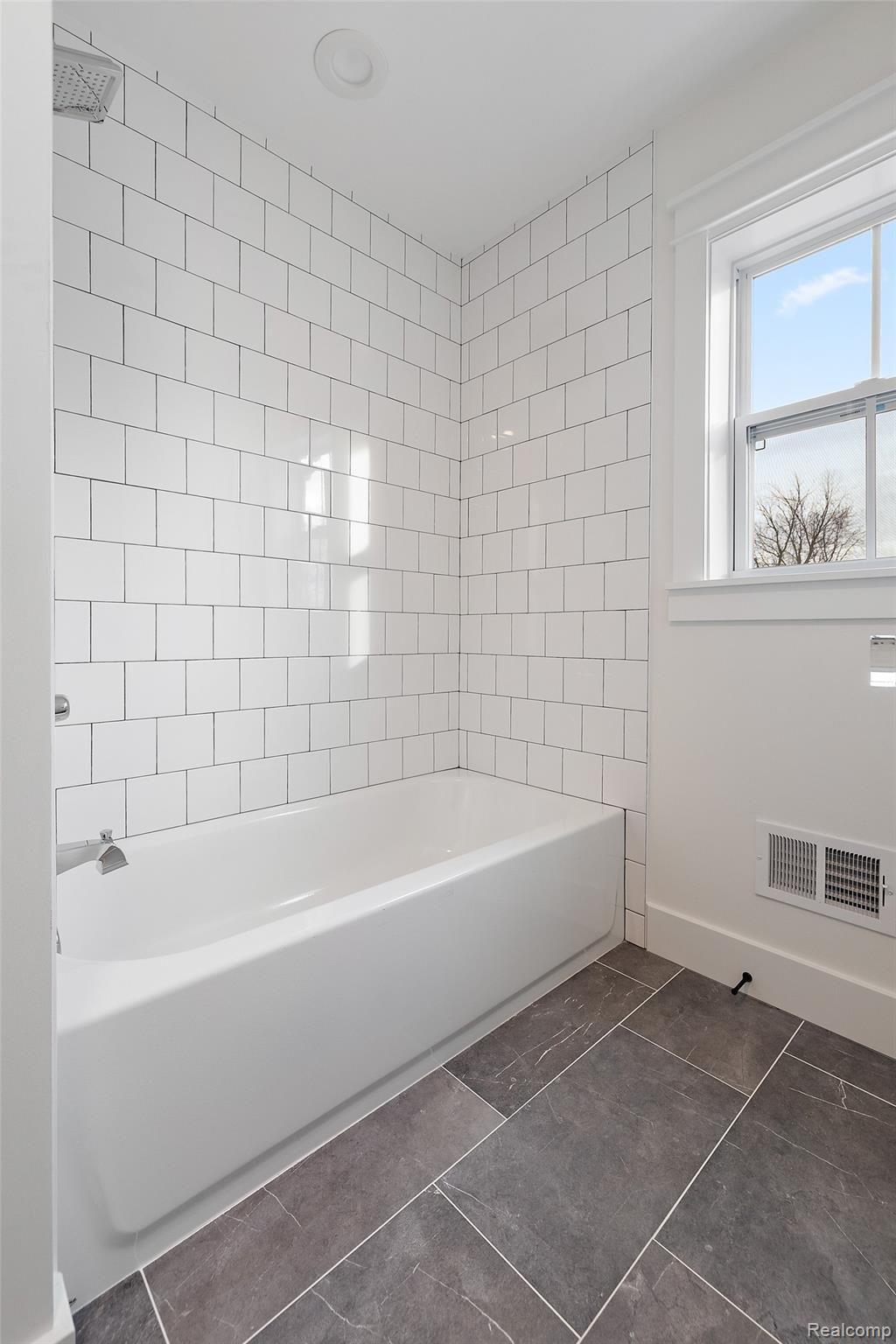 2069 Columbia Road Berkley, MI 48072 - Photo 20 of 23 Rd-42.jpg