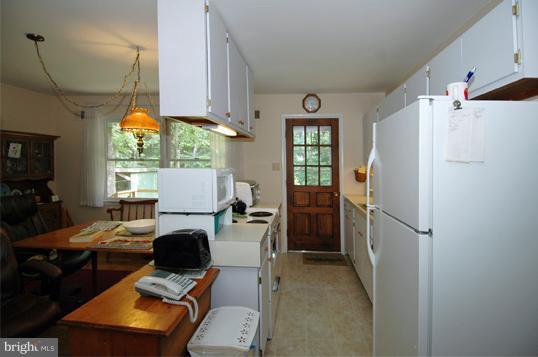 2910 Accokeek Road West Accokeek, MD 20607 - Photo 17 of 22 Second kitchen/diningin in-lawsuite