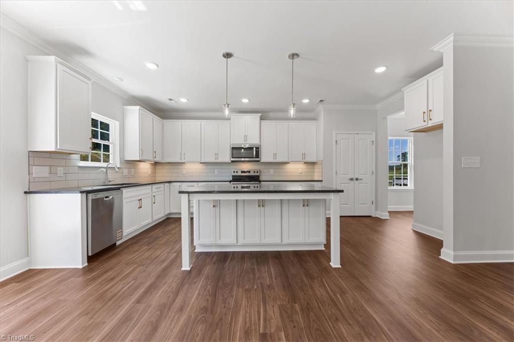 4090 Stallion Street High Point, NC 27262 - Photo 8 of 32