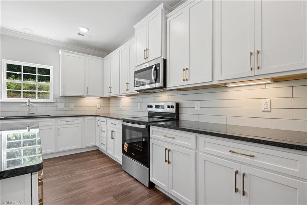 4090 Stallion Street High Point, NC 27262 - Photo 10 of 32