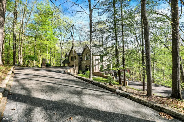 $1,349,900 | 8191 South Bayview Court, Trafalgar, IN 46181