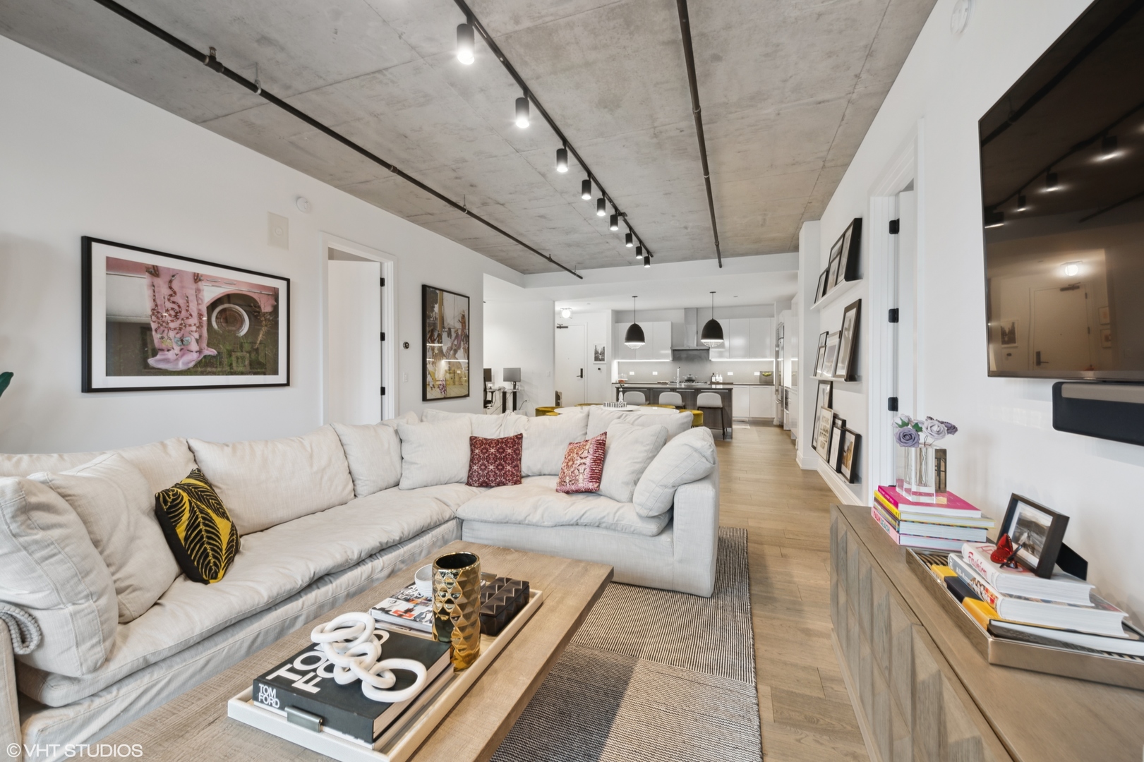 111 South Peoria Street, Unit 503 Chicago, IL 60607 - Photo 13 of 29 a living room with furniture