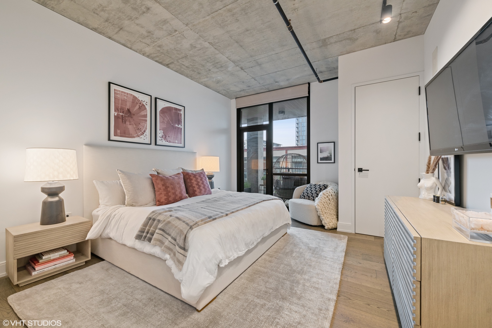 111 South Peoria Street, Unit 503 Chicago, IL 60607 - Photo 15 of 29 a bedroom with a bed and a couch