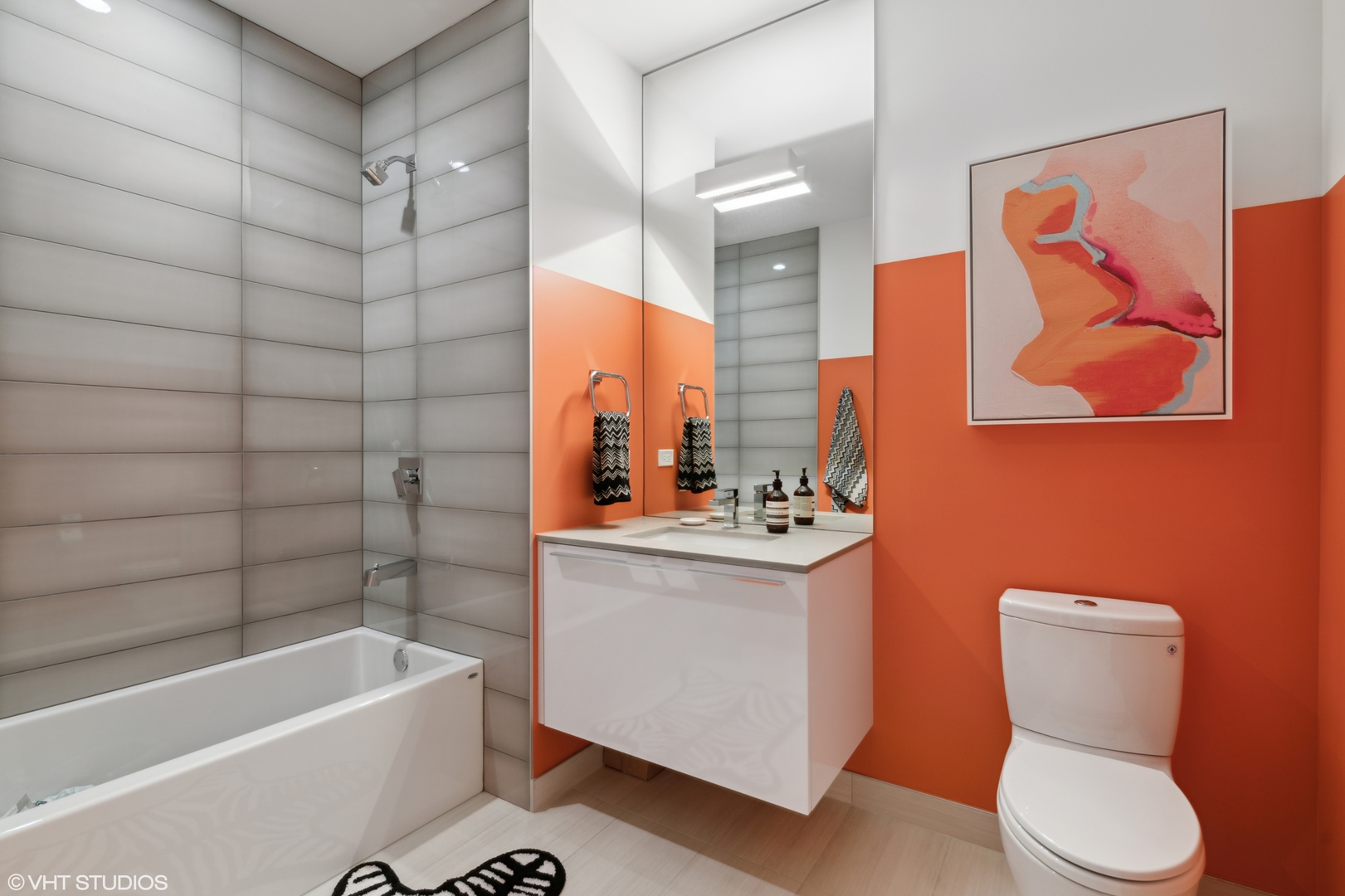 111 South Peoria Street, Unit 503 Chicago, IL 60607 - Photo 25 of 29 a bathroom with a toilet a sink and bathtub