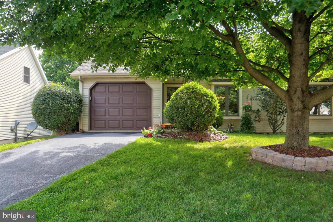 621 South Cedar Street Lititz, PA 17543 - Photo 2 of 36