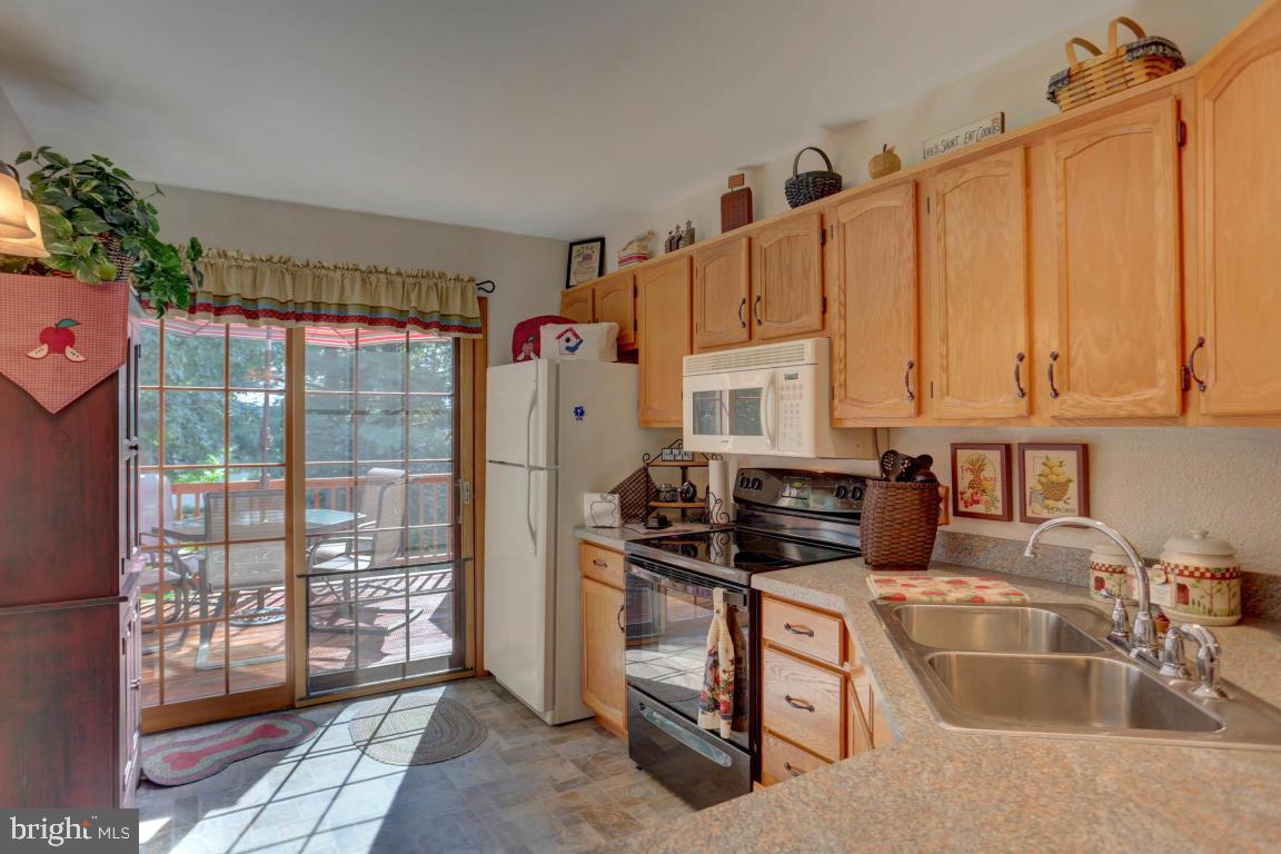 621 South Cedar Street Lititz, PA 17543 - Photo 6 of 36